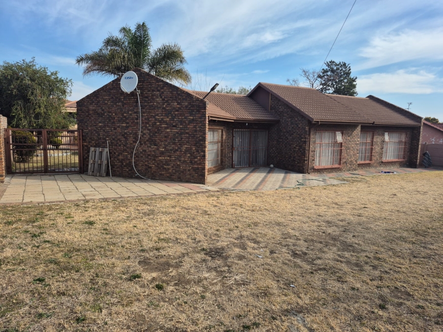 3 Bedroom Property for Sale in Birchleigh North Gauteng