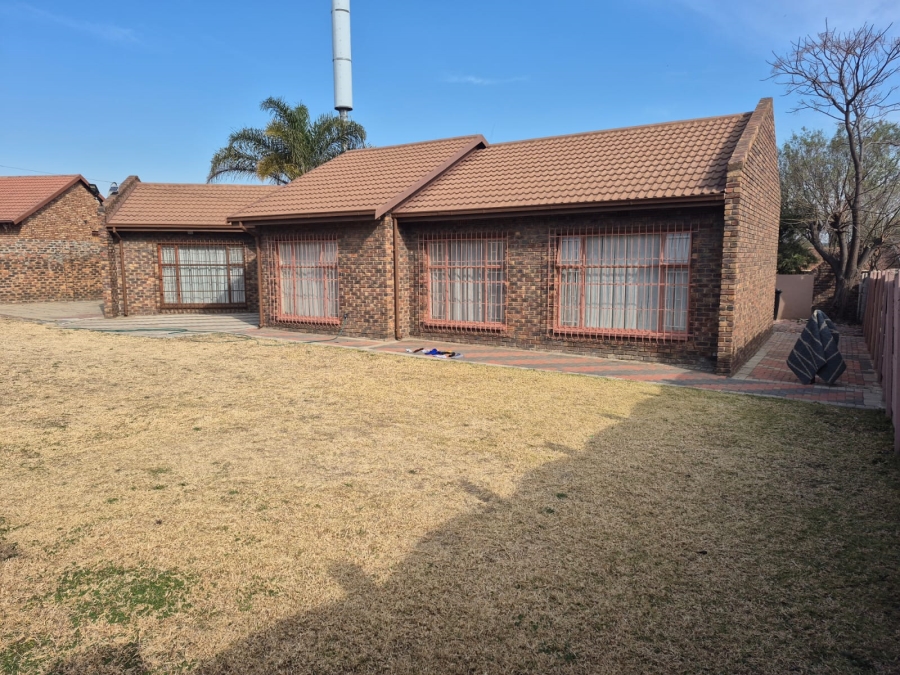 3 Bedroom Property for Sale in Birchleigh North Gauteng
