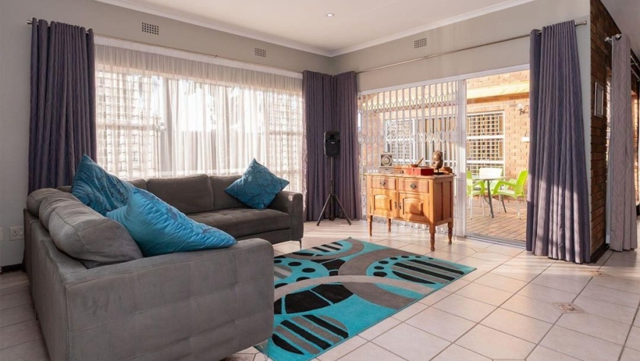 4 Bedroom Property for Sale in Glen Marais Gauteng