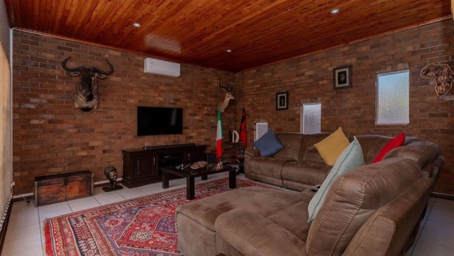 4 Bedroom Property for Sale in Glen Marais Gauteng