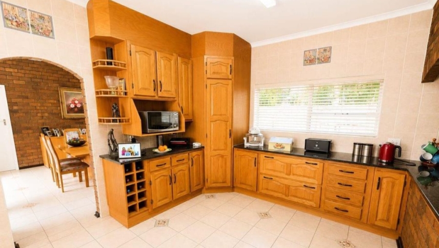 4 Bedroom Property for Sale in Glen Marais Gauteng
