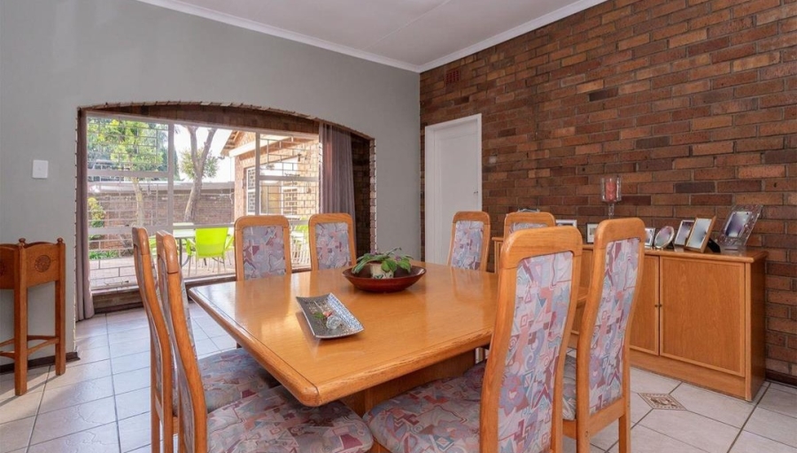 4 Bedroom Property for Sale in Glen Marais Gauteng