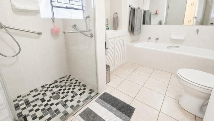 4 Bedroom Property for Sale in Glen Marais Gauteng