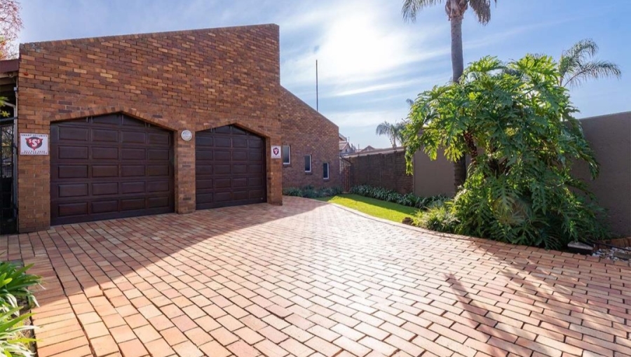 4 Bedroom Property for Sale in Glen Marais Gauteng
