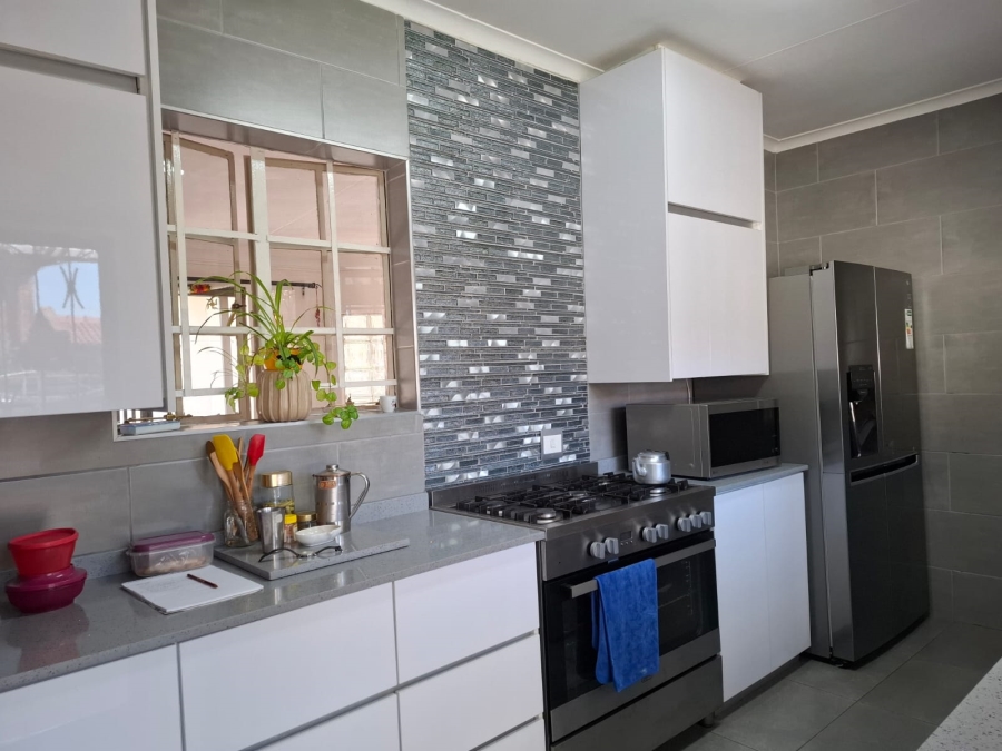 4 Bedroom Property for Sale in Dalpark Gauteng