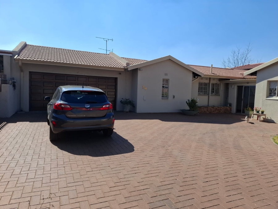 4 Bedroom Property for Sale in Dalpark Gauteng
