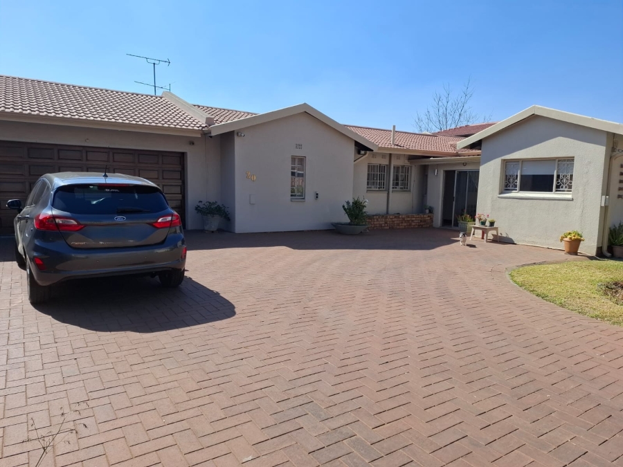 4 Bedroom Property for Sale in Dalpark Gauteng