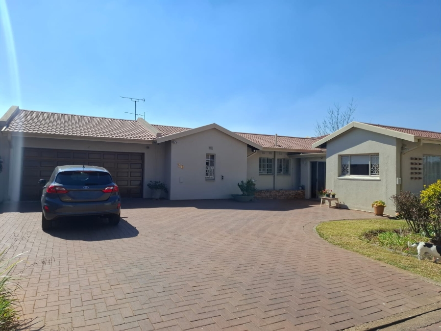4 Bedroom Property for Sale in Dalpark Gauteng