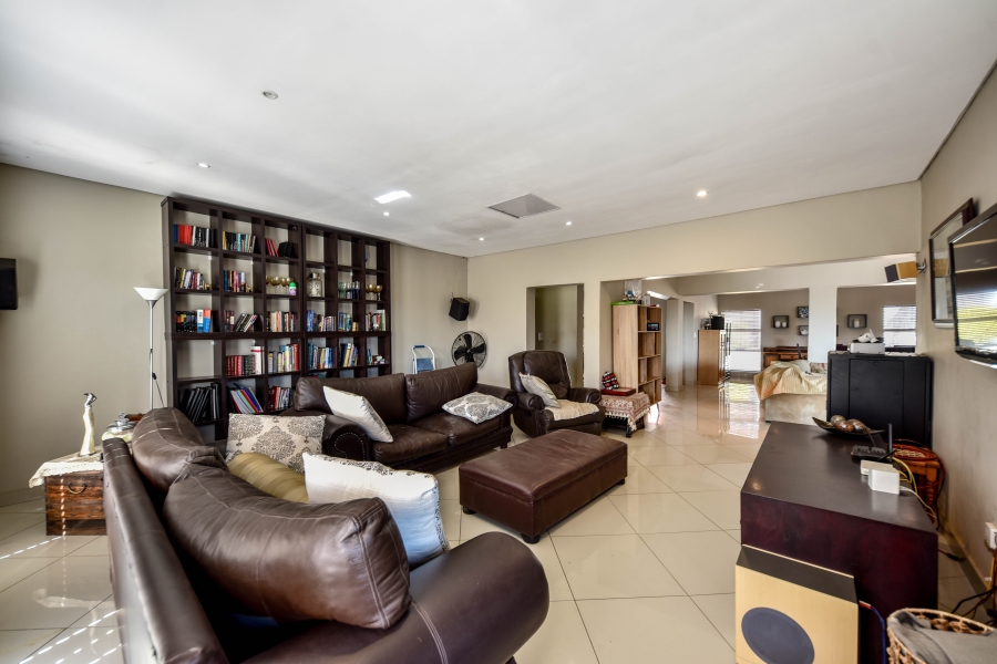 4 Bedroom Property for Sale in Waterkloof Glen Gauteng