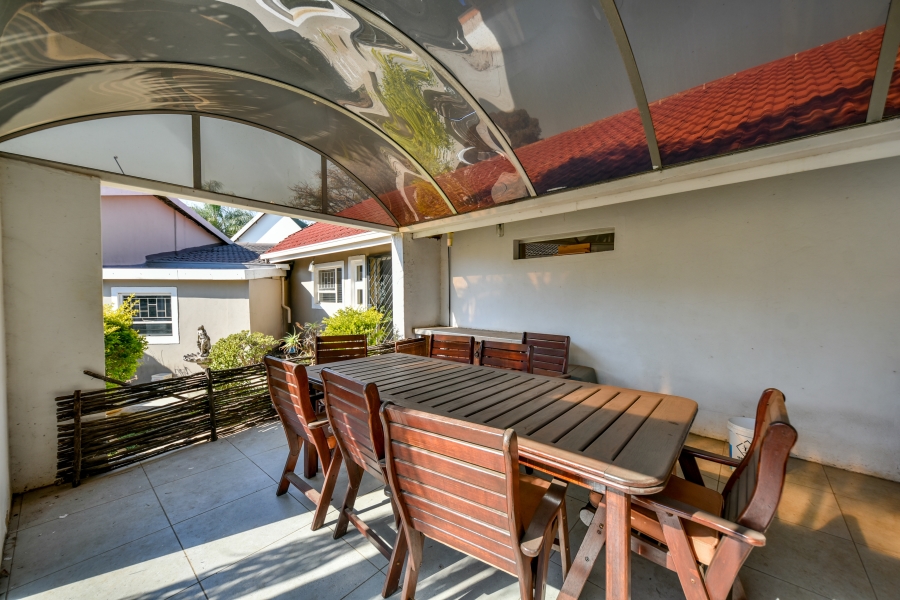 4 Bedroom Property for Sale in Waterkloof Glen Gauteng