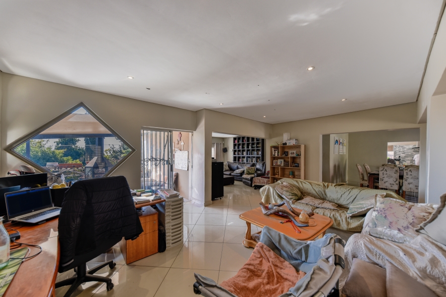 4 Bedroom Property for Sale in Waterkloof Glen Gauteng