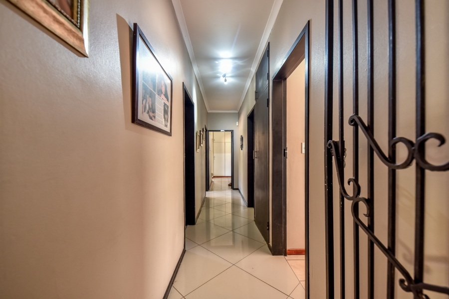 4 Bedroom Property for Sale in Waterkloof Glen Gauteng