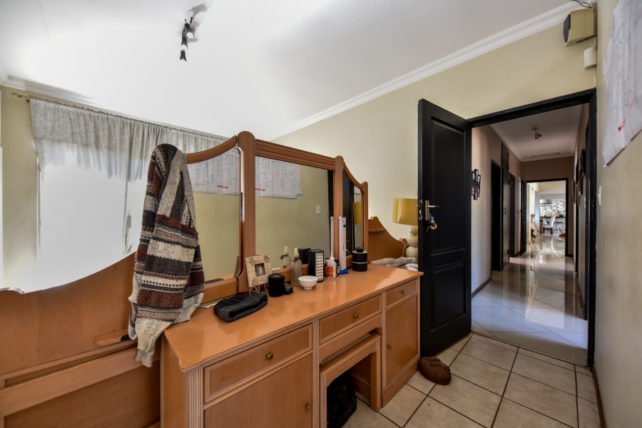 4 Bedroom Property for Sale in Waterkloof Glen Gauteng