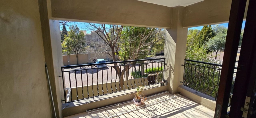 To Let 1 Bedroom Property for Rent in Lonehill Gauteng