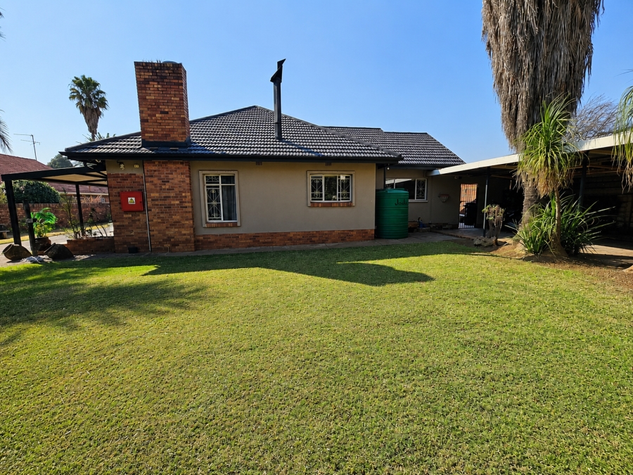 5 Bedroom Property for Sale in Selcourt Gauteng