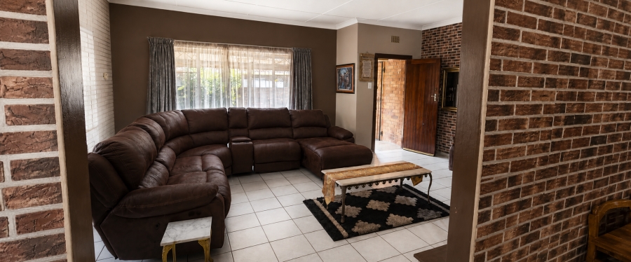 5 Bedroom Property for Sale in Selcourt Gauteng