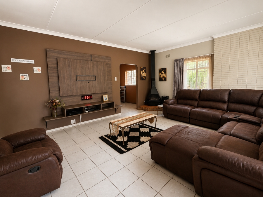 5 Bedroom Property for Sale in Selcourt Gauteng
