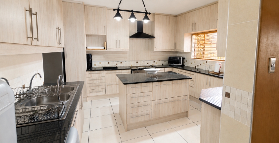 5 Bedroom Property for Sale in Selcourt Gauteng