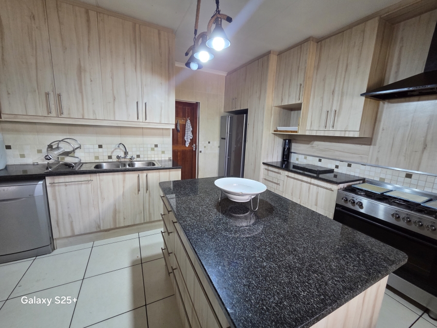 5 Bedroom Property for Sale in Selcourt Gauteng