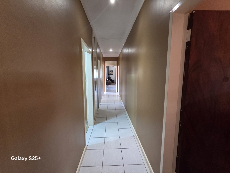 5 Bedroom Property for Sale in Selcourt Gauteng