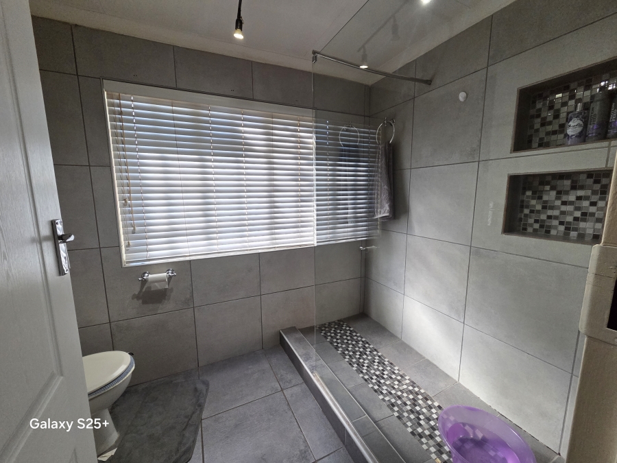 5 Bedroom Property for Sale in Selcourt Gauteng