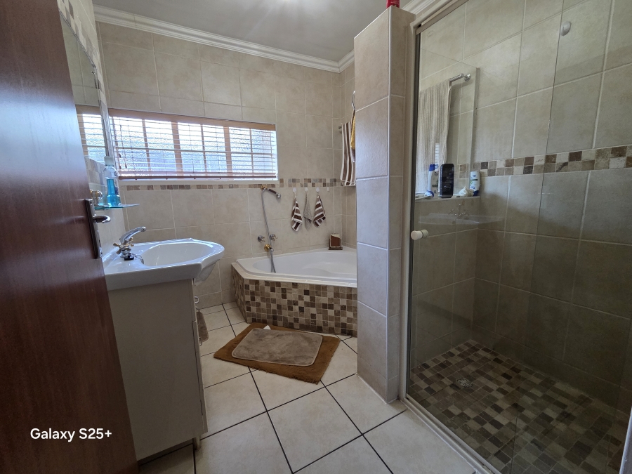 5 Bedroom Property for Sale in Selcourt Gauteng