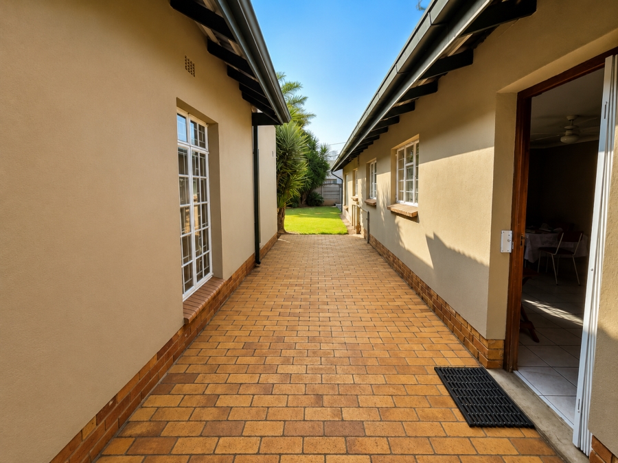 5 Bedroom Property for Sale in Selcourt Gauteng
