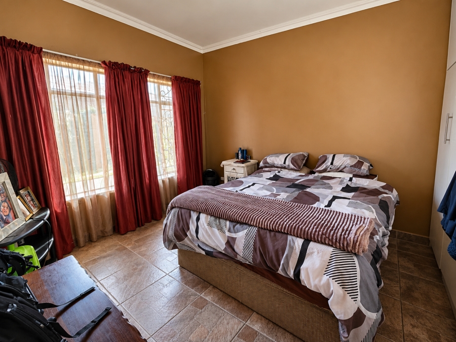 5 Bedroom Property for Sale in Selcourt Gauteng