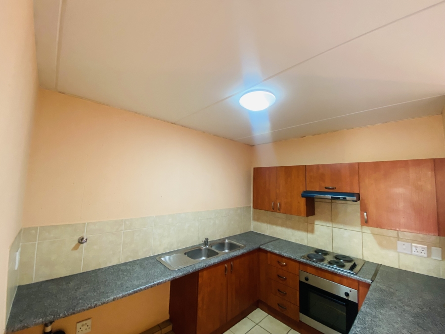 To Let 2 Bedroom Property for Rent in Comet Gauteng