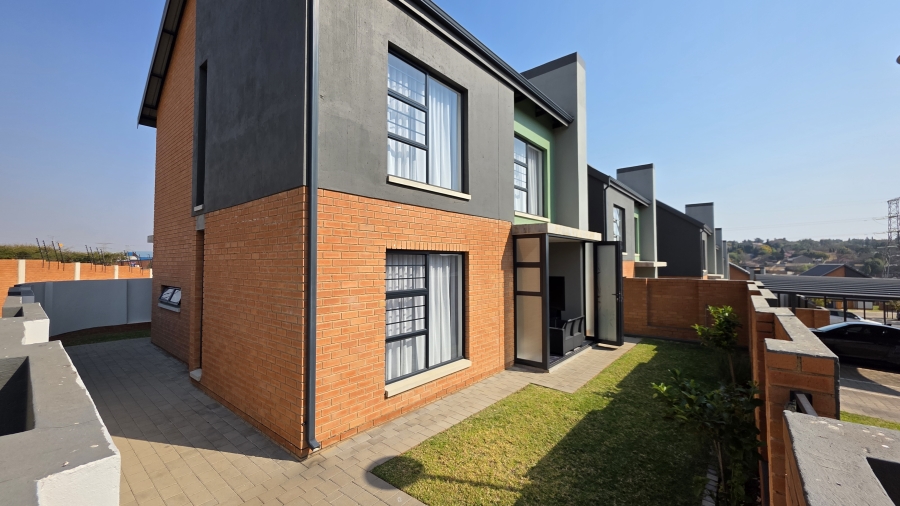 3 Bedroom Property for Sale in Amberfield Gauteng