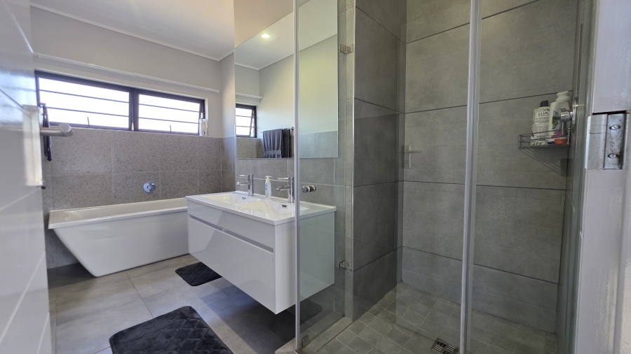 3 Bedroom Property for Sale in Amberfield Gauteng