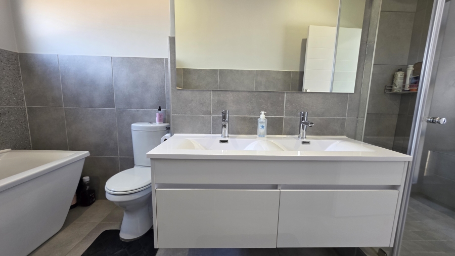 3 Bedroom Property for Sale in Amberfield Gauteng