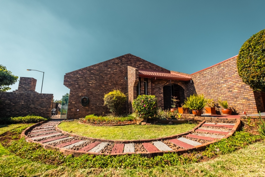 To Let 3 Bedroom Property for Rent in Garsfontein Gauteng