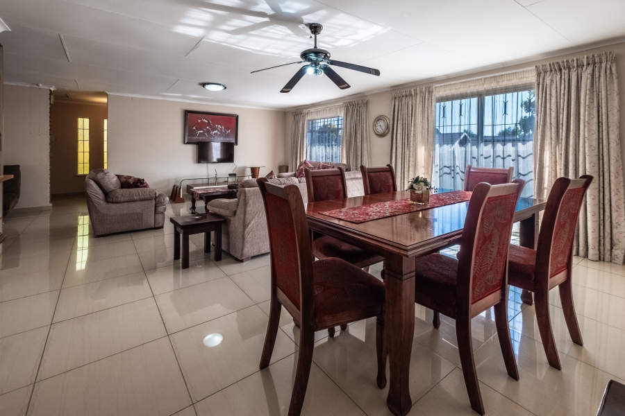 To Let 3 Bedroom Property for Rent in Garsfontein Gauteng