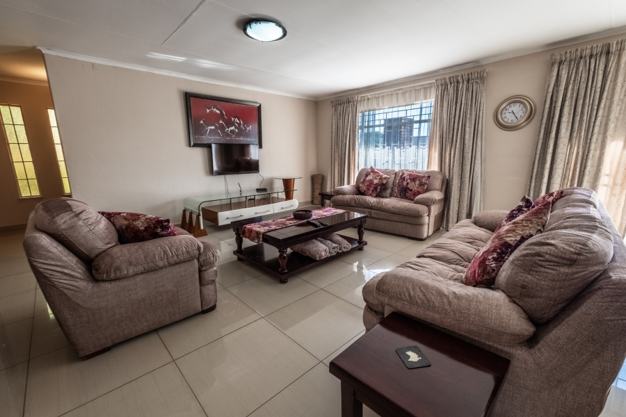 To Let 3 Bedroom Property for Rent in Garsfontein Gauteng