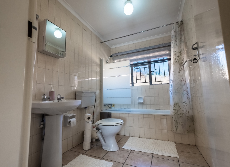To Let 3 Bedroom Property for Rent in Garsfontein Gauteng
