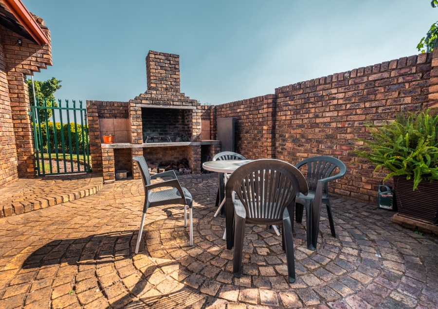 To Let 3 Bedroom Property for Rent in Garsfontein Gauteng