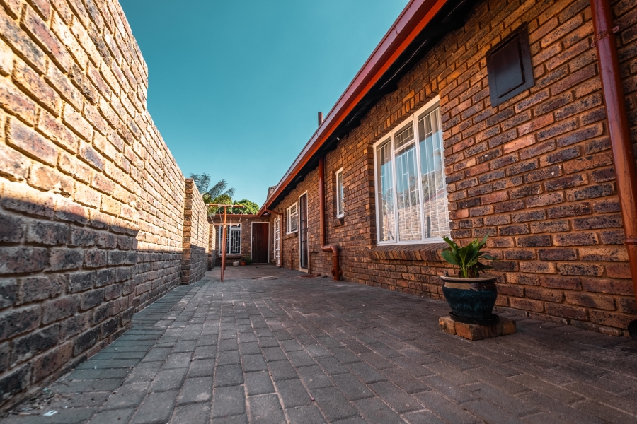 To Let 3 Bedroom Property for Rent in Garsfontein Gauteng