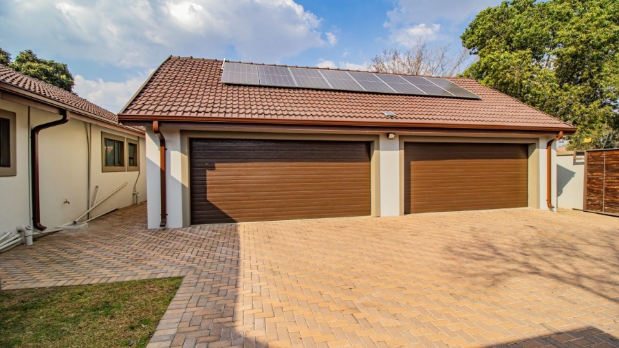 7 Bedroom Property for Sale in Brackenhurst Gauteng