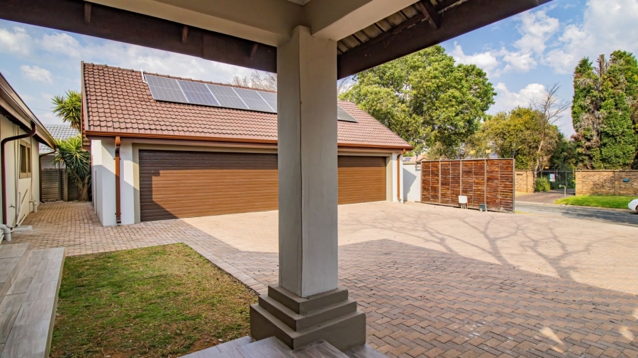 7 Bedroom Property for Sale in Brackenhurst Gauteng