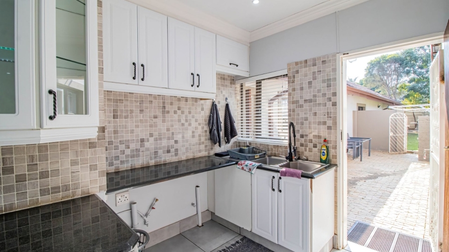 7 Bedroom Property for Sale in Brackenhurst Gauteng