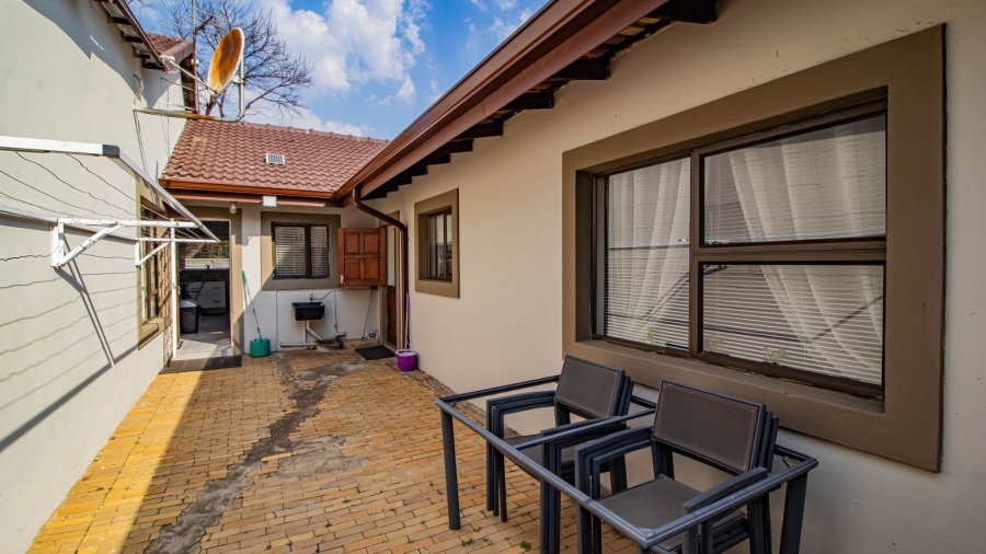 7 Bedroom Property for Sale in Brackenhurst Gauteng