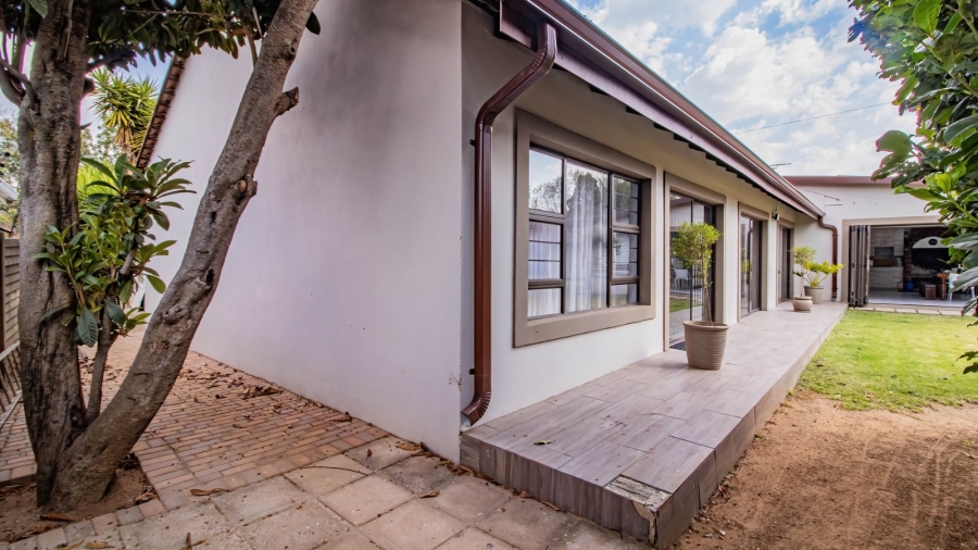 7 Bedroom Property for Sale in Brackenhurst Gauteng