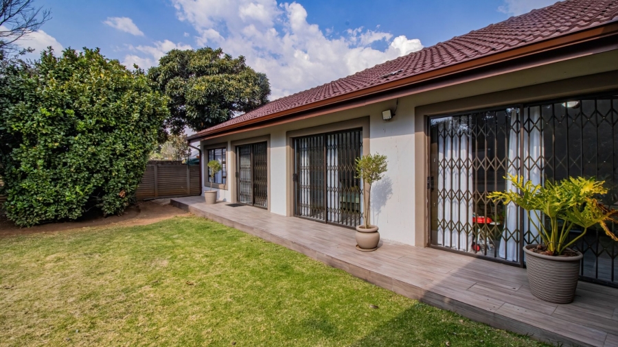 7 Bedroom Property for Sale in Brackenhurst Gauteng