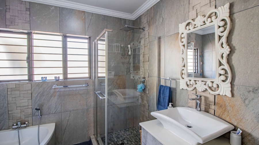 7 Bedroom Property for Sale in Brackenhurst Gauteng