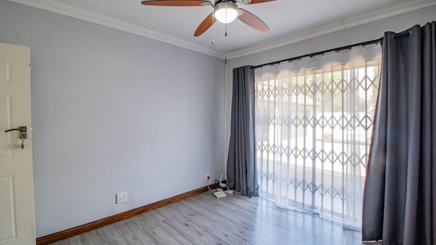 7 Bedroom Property for Sale in Brackenhurst Gauteng