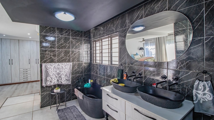 7 Bedroom Property for Sale in Brackenhurst Gauteng