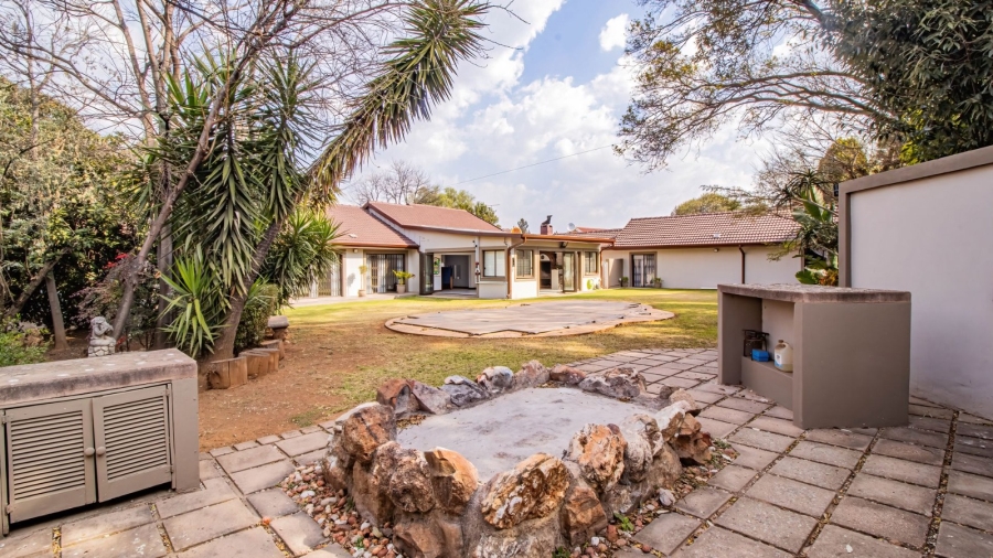 7 Bedroom Property for Sale in Brackenhurst Gauteng