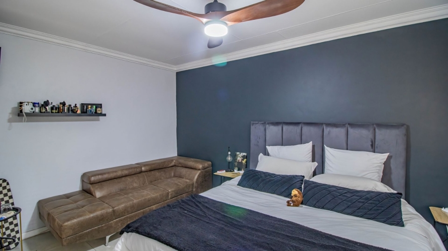 7 Bedroom Property for Sale in Brackenhurst Gauteng