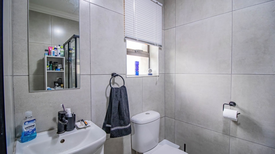 7 Bedroom Property for Sale in Brackenhurst Gauteng